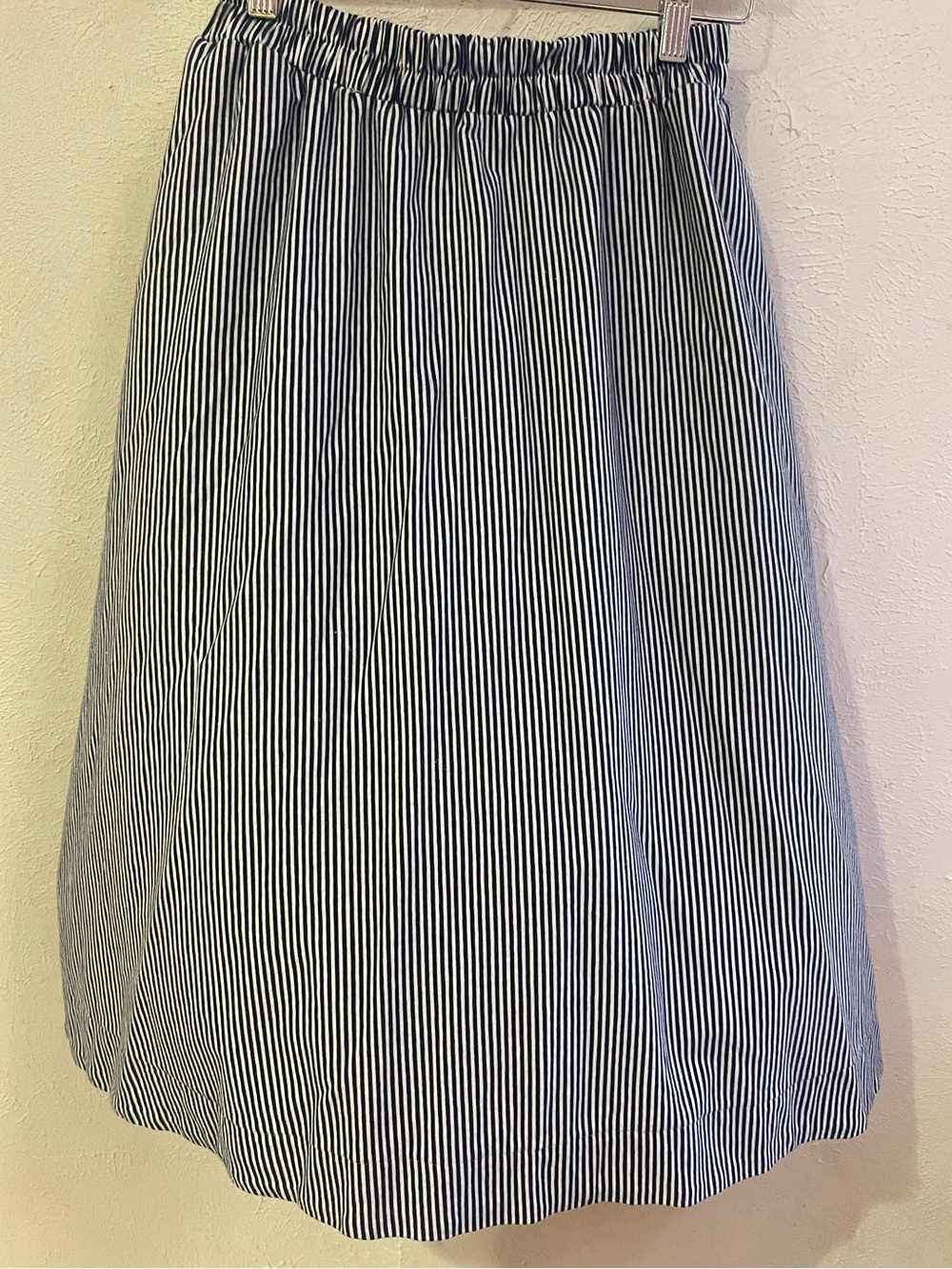 Striped Elastic-Waist Midi Skirt - Navy & White - Picture 2 of 4